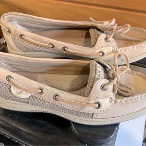 Women’s 8.5 Speer top-siders